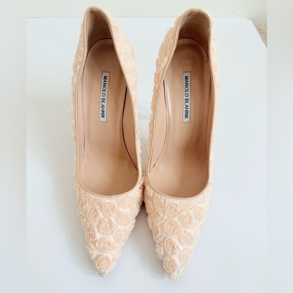 Manolo Blahnik Beige Floral Embellished Lace Pointed Toe Pumps EU 41 - Picture 9 of 10